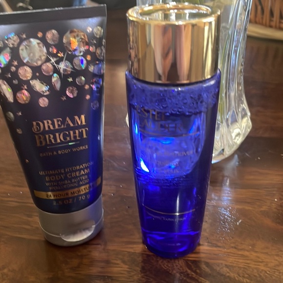 Bundle of ESTEeLAUDER gentle eye makeup remover and body cream - Picture 1 of 3